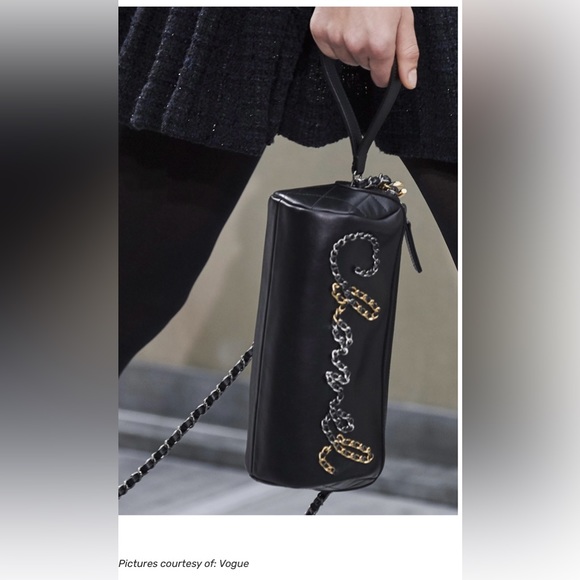 Chanel 
New Calfskin Chain 20s Signature Bowling Bag Red. Written in chain. - Picture 11 of 11